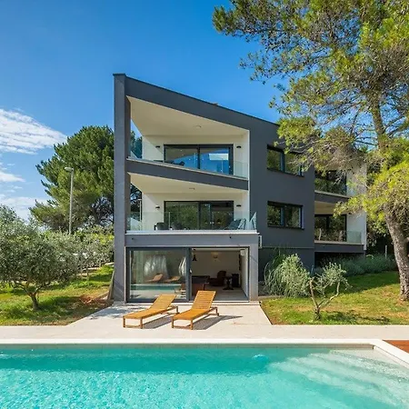 Holiday home Black And White