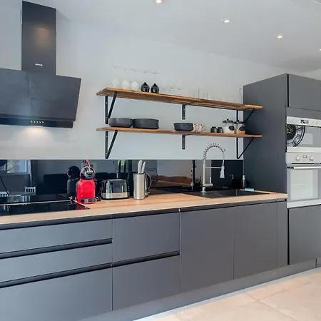 Black And White Holiday home
