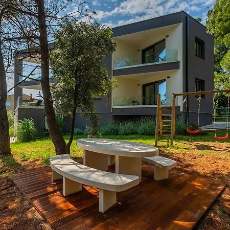 Holiday home Black And White